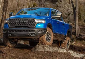 Продажи пикапов в России упали на 40%. УАЗ «Пикап» на втором месте, американский RAM 1500 вошел в топ-5