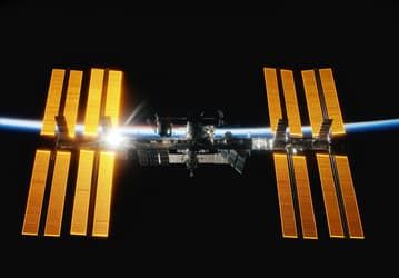 На МКС запущен первый прототип орбитального дата-центра AxDCU-1