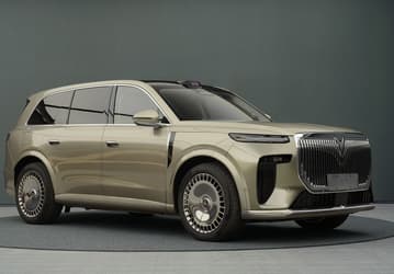 «Китайский Cullinan» от Voyah рассекречен. Флагманский внедорожник Voyah 9L получил полный привод и 516 л.с., а расход — всего 0,4 л/100 км