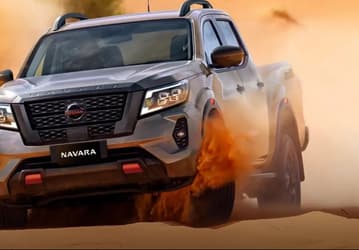 Рамная рабочая лошадка от Nissan: в России начали продавать новый Nissan Navara с механической коробкой передач и 2,5-литровым бензиновым мотором