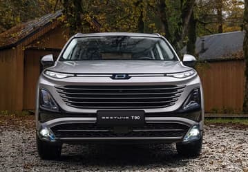 В России резко подешевели автомобили Bestune: скидка 700 тыс. рублей на большой кроссовер Bestune T90 с 2,0-литровым мотором и японским 8-ступенчатым «автоматом»