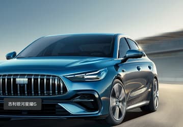 Дешевле — только даром. Стартовали предпродажи Geely Galaxy Star 6: просторный седан с расходом 2,8 л/100 км и отличным оснащение — всего 79,8 тыс. юаней (935 тыс. рублей)