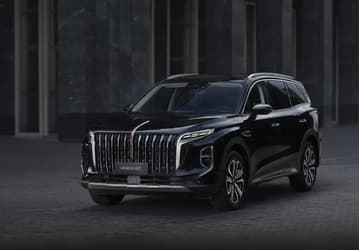 Китайский премиум на замену Audi Q7 и BMW X5. В России проданы первые семиместные Hongqi HS7