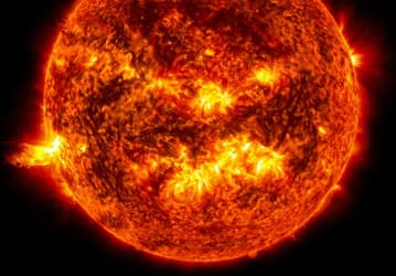 Солнце разразилось большим количеством вспышек: активность светила выросла на 70% всего за 3 месяца