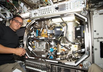 NASA запускает на МКС эксперимент ZBOT-NC: прорыв в хранении криогенного топлива для полётов на Марс