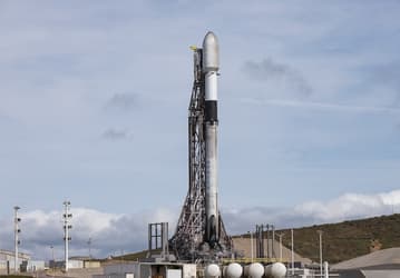 SpaceX успешно запустила очередной пакет из 24 спутников Starlink на низкую околоземную орбиту с базы Ванденберг