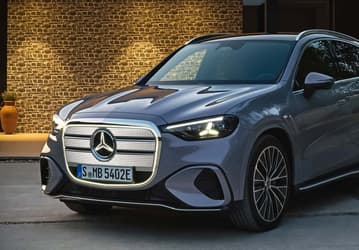 Mercedes-Benz показал первый тизер электрического седана C-класса