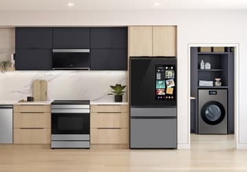 Samsung начала показывать рекламу на экранах своих дорогих умных холодильников