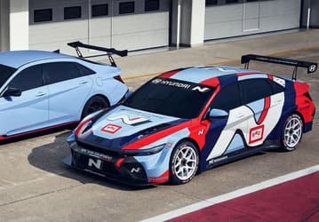 Hyundai Elantra не для всех. Стартовали продажи Hyundai Elantra N TCR Edition: 276 л.с., карбоновое антикрыло — и всего 200 экземпляров