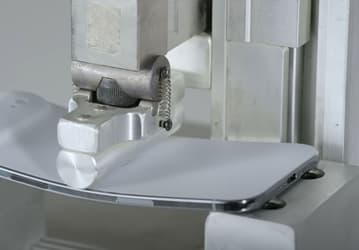 Супертонкий iPhone Air оказался почти таким же прочным, как и iPhone 17 Pro, в тестах на изгиб. Но в тестах на падения результаты разные