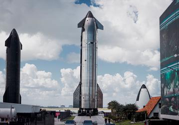Ключ на старт. Последний Starship в этом поколении доставлен на стартовую площадку, опубликованы эффектные фото