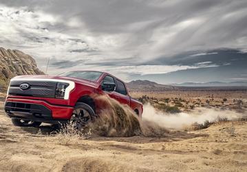 Ford F-150 Lightning 2026: новый аккумулятор, меньше портов и внедорожный пакет STX