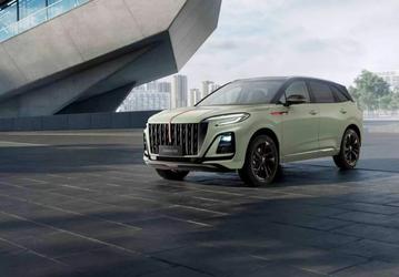Улучшили специально для России: премиальный кроссовер Hongqi HS3 получил ряд обновлений