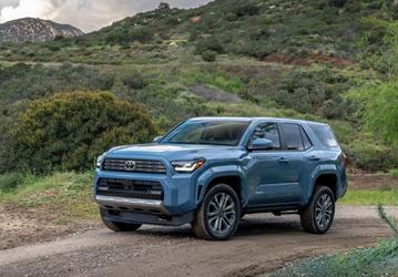 Новый Toyota 4Runner 2025 появился у столичного дилера, машину оценили в 9,9 млн рублей. Toyota 4Runner 2025 под заказ в России в три раза дешевле