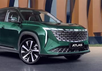 В России поменялись цены на Geely Atlas 2025