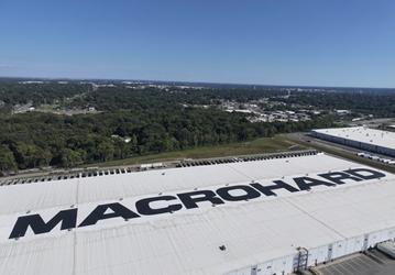 Название новой компании Маска теперь должно быть видно из космоса. Миллиардер сравнивает Macrohard с Apple