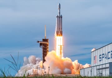 Falcon Heavy впервые запустят с западного побережья США уже в 2026 году