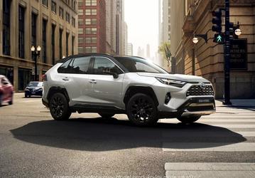 «Рольф» везёт в Россию партию гибридных Toyota RAV4