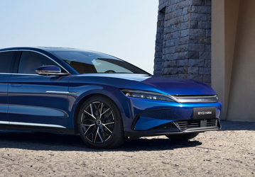 Китайцы сильно оторвались, теперь Tesla поможет только чудо: BYD стабильно возглавляет мировой рынок электромобилей уже целый год