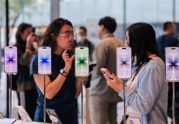 «Собаки лают, караван идёт». На фоне успеха iPhone 17 дела Apple резко улучшились, а капитализация взлетела почти до 4 трлн долларов