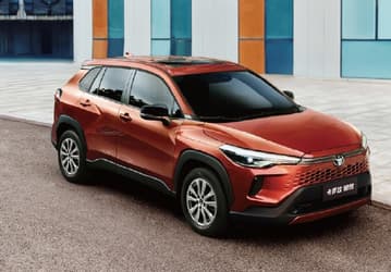 В Китае стартовали продажи обновленного кроссовера Toyota Corolla Cross — всего 96,8 тыс. юаней (1,1 млн рублей) 