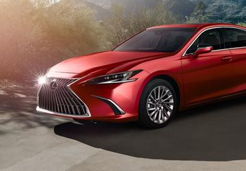 Новый Lexus ES выйдет в Японии в 2026 году — с обновлениями по воздуху, электрорегулировкой заднего дивана и полным приводом в некоторых версиях