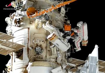 Почти 7 часов за бортом МКС: российские космонавты завершили выход в открытый космос