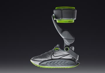 Это как электровелосипед в мире обуви. Nike представила Project Amplify — экспериментальные кроссовки с электроприводом
