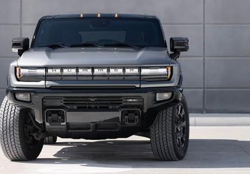 Спроса нет: брутальный внедорожник GMC Hummer EV продают со скидкой в 40 тыс. долларов и используют как подменные авто