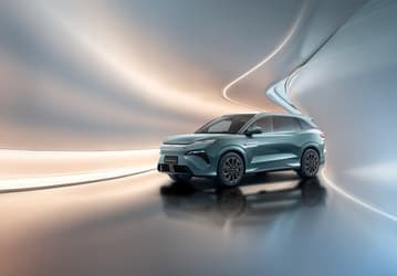 BYD выводит на мировой рынок новинку мощностью 1086 л.с., которая разгоняется до 100 км/ч за 3,9 с. Представлен BYD Atto 8