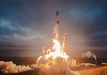 Не только Starship: SpaceX запустила двигатели совершенно нового ускорителя Falcon 9 B1100