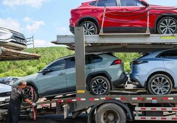 Toyota Camry в России будет почти в 2,5 раза дороже, чем в мире, а сбор на Hyundai Palisade вырастет с 5400 до 1,5 млн рублей, по оценке НАС и «Автостата»