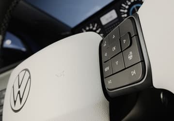 Физические кнопки возвращаются: Volkswagen показала салон нового Polo