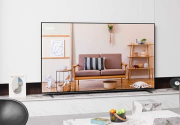 Стена звука и света. Представлен 100-дюймовый флагманский телевизор Hisense E8S — с подсветкой RGB-Mini LED, акустикой Devialet и 9360 зонами подсветки