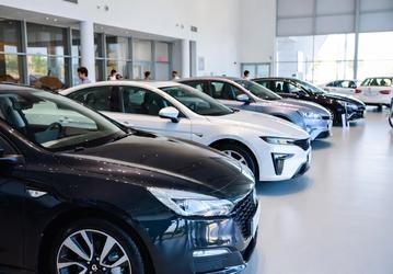 В России сократился рынок новых автомобилей, зато растёт «вторичка»
