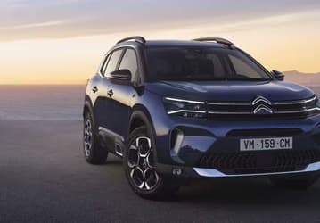 Citroen C5 X и Peugeot 5008 подорожали в России