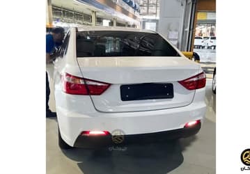 В Иране представили седан IKCO Envoy, похожий на Lada Vesta: под капотом гибридная система мощностью 225 л.с.