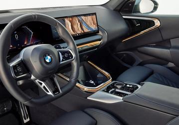 В Cети смеются над рулем BMW X3, который живет своей жизнью: компании пришлось объявить отзыв