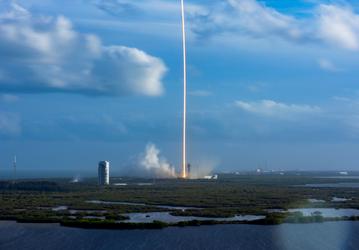 Falcon 9 снова в деле: SpaceX возобновила запуск спутников Starlink и в 25-й раз посадила ступень