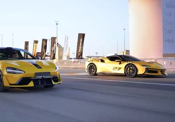 Электроседан Xiaomi SU7 Ultra обошёл Ferrari SF90 XX на скользкой трассе в Абу-Даби