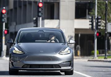 США усиливают давление на Tesla из-за FSD: регулятор дал отсрочку, но требует раскрыть все инциденты нарушения ПДД