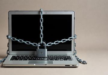 Microsoft может передавать ключи шифрования BitLocker властям по запросу. В прошлом году ФБР получило ключи для трёх ПК