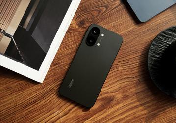 9000 мАч, 100 Вт, SoС Dimensity 9500s, IP69 и не совсем флагманская камера. Redmi Turbo 5 Max показали вживую сразу после презентации