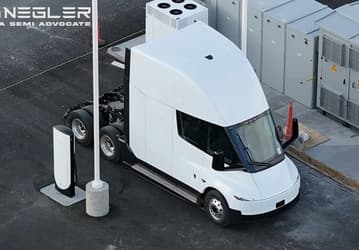 Новый Tesla Semi заряжается при мощности 1,2 МВт