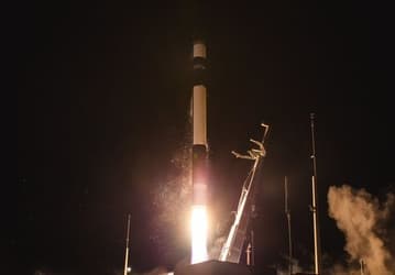 Rocket Lab успешно запустила ракету Electron с двумя спутниками для Open Cosmos в первом запуске 2026 года
