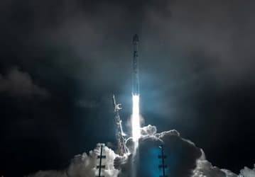 SpaceX успешно запустила 25 спутников Starlink с базы Ванденберг. Новая партия аппаратов довела орбитальную группировку Starlink примерно до 9500 активных спутников