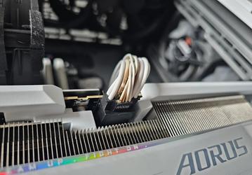 «Да, атомные электростанции 5090 всё ещё плавятся; не покупайте Nvidia». Пользователь Reddit встретил первый день нового года с оплавленным разъёмом питания
