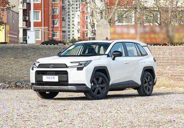 Новый Toyota RAV4 поступил в продажу в Китае, цена стартует всего лишь от 152 тыс. юаней (1,75 млн рублей)