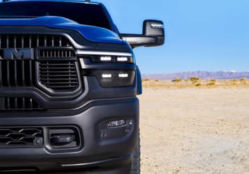 Брутальный американский пикап Ram получил супермотор. Представлен Ram Power Wagon 2027 с «паровозной тягой»: 430 л.с. и 1500 Нм крутящего момента