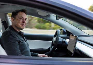 Илон Маск предупредил о росте стоимости подписки на автопилот для Tesla